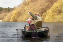 Chairs can be used in the boats instead of the benches